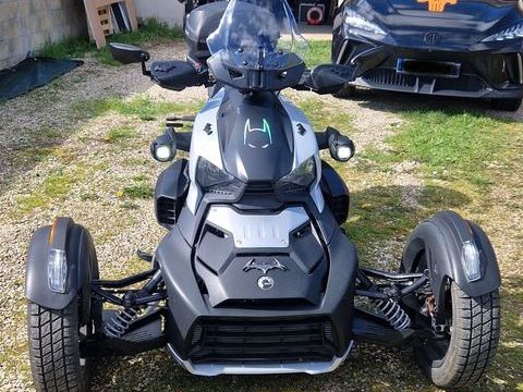 Moto CAN AM 2019 occasion Provins 77160