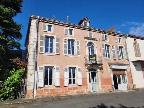   Maison de type commingeoise en plein coeur du village. Maison - 8 pi�ce(s) - 218 m�