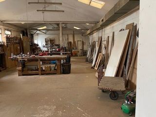  Atelier � vendre 15 + pi�ces 2000 m�