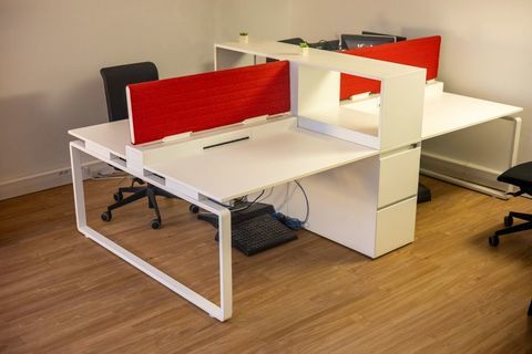 9 postes de travail ? Mobilier pro haut de gamme ? &Eacute;tat top 900 94200 Ivry-sur-seine