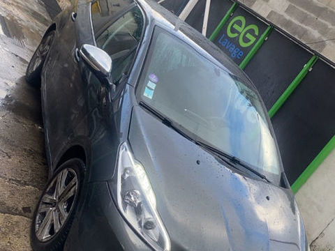 Peugeot 208 1.2 PureTech 82ch BVM5 Active 2015 occasion Livry-Gargan 93190