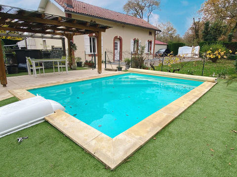   Maison de caract�re r�nov�e + grand garage + fosse mecano
Maison - 5 pi�ce(s) - 130 m�