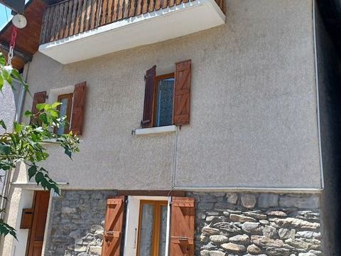   SAINT JULIEN MONTDENIS Dans charmant village � proximit� de Saint Jean de Maurienne et des Stations Maison de village r�nov�e 107 m2 + Terrasse + Balcon + tr�s agr�able jardin priv� clos 150 m2  Maison - 6 pi�ce(s) - 107 m�