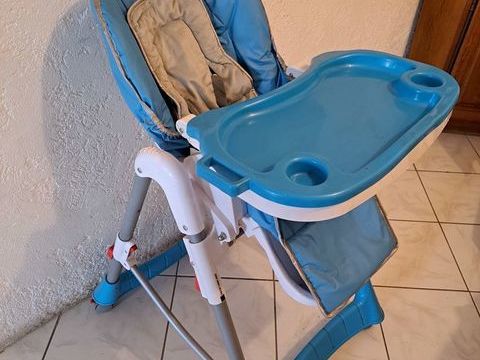 A donner chaise pour enfants 0 Charquemont (25)