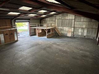  Parking / Garage � louer 320 m�