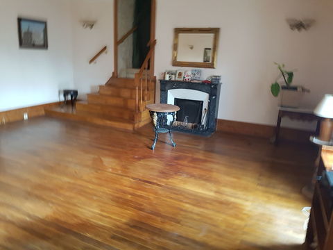   Louer: partie d'une maison divis�e en 2 Appartement - 4 pi�ce(s) - 96 m�