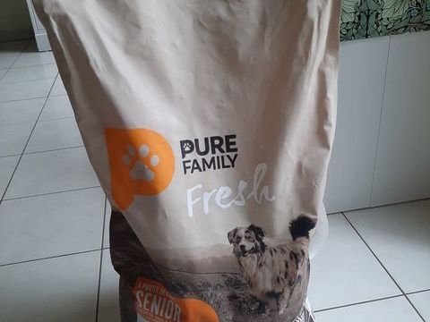 Alimentation pour un petit chien senior. 25 77176 Savigny-le-temple
