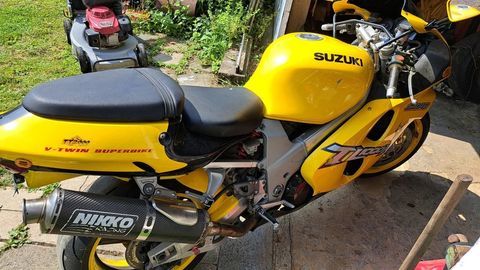 Moto SUZUKI 1999 occasion Houplines 59116