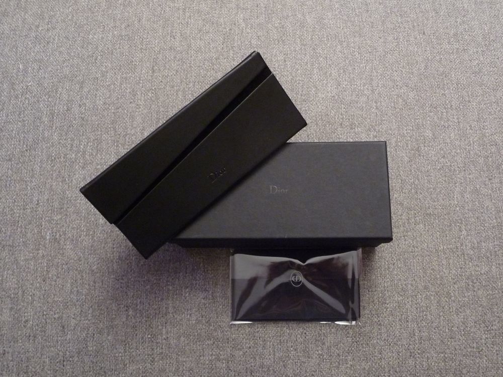 Etui &agrave; Lunettes Triangulaire Rigide Pliable Noir- Dior Maroquinerie