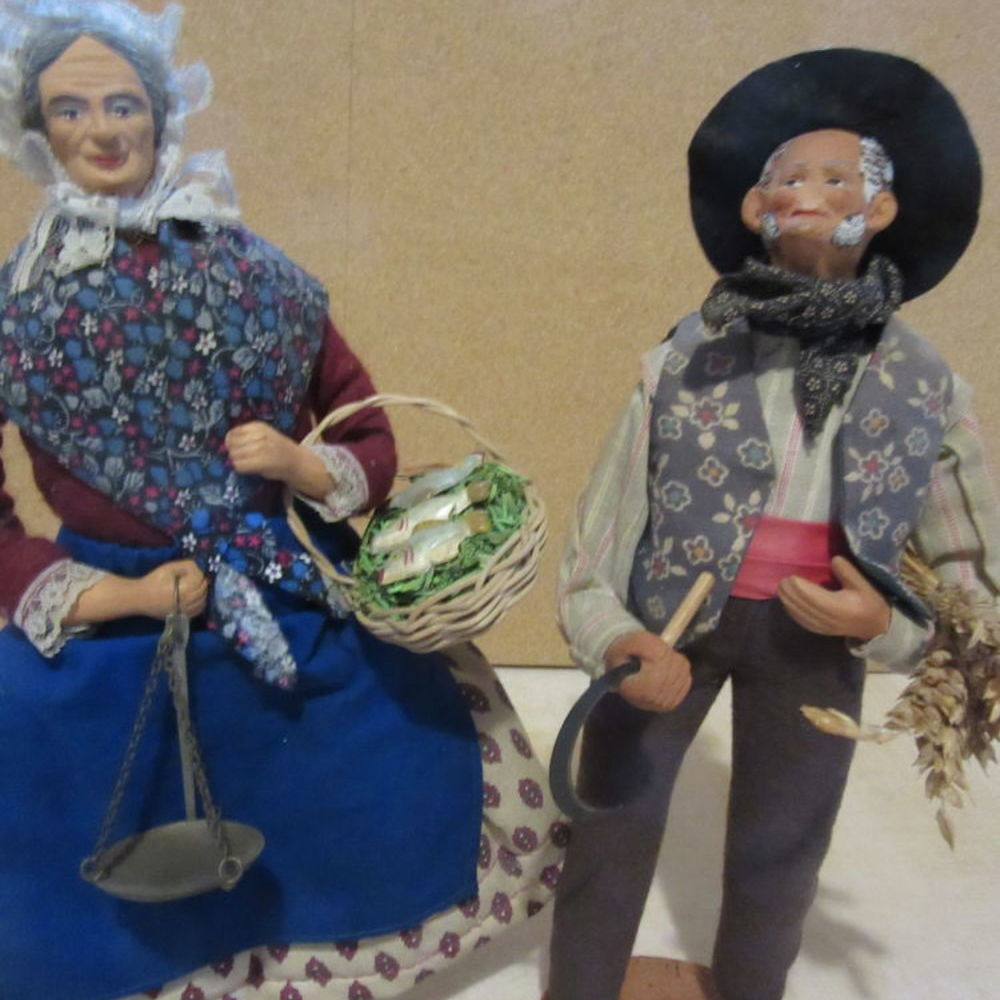 Lot de santons habill&eacute;s traditionnels 