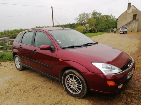 Ford Focus 1.6i Ghia 2001 occasion G&eacute;nelard 71420