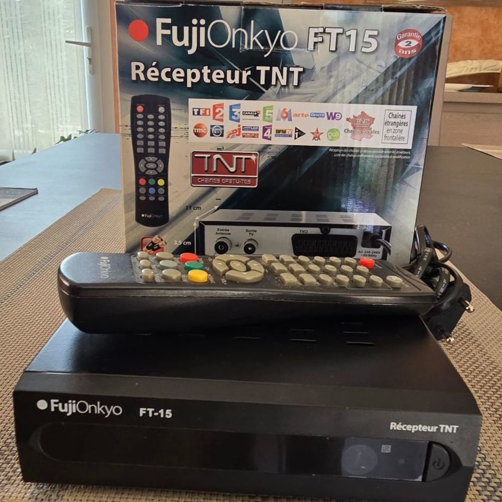 R&eacute;cepteur d&eacute;codeur TNT complet FUJIONKYO, FT-15 Neuf Photos/Video/TV