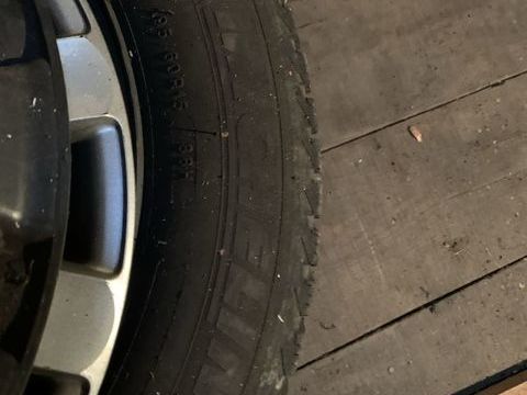 Pi&egrave;ces et &eacute;quipements Voiture Pneu voiture - roue  occasion Gondreville 54840