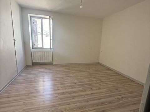   APPARTEMENT 3 CHAMBRES + COUR MONTCHANIN CENTRE Appartement - 5 pi�ce(s) - 104 m�