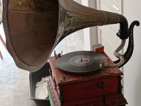 gramophone 700 Limoux (11300)