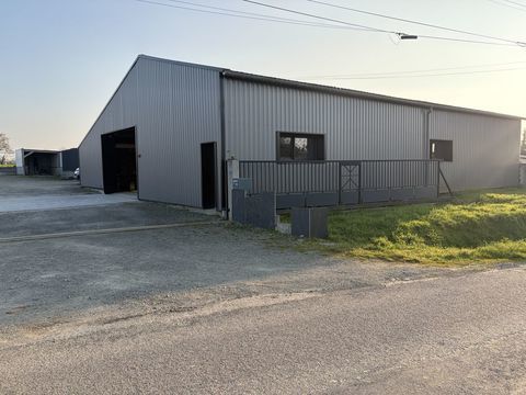   Local d'activit� / Atelier 350 m� avec terrain 1200 m�  Atelier - 2/3 pi�ce(s) - 350 m�