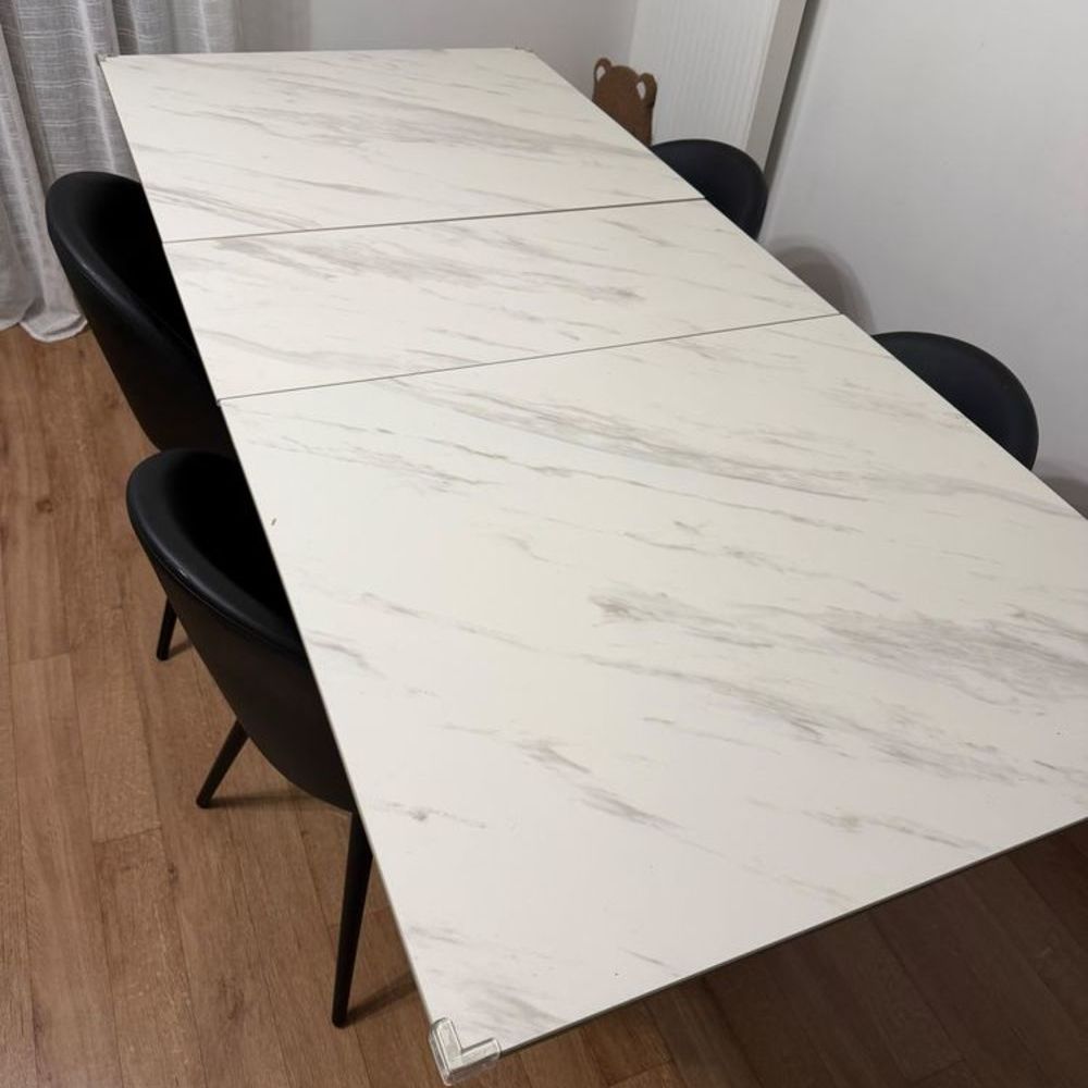 Ensemble table &agrave; manger + chaises Meubles