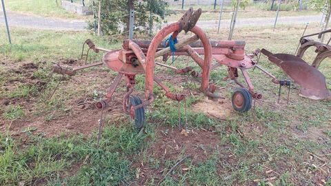 Divers petits mat&eacute;riels agricole
170 65220 Bonnefont