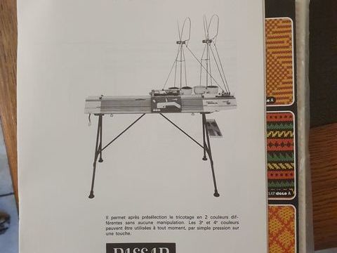 DONNE ANCIENNE MACHINE A TRICOTER MARQUE: PASSAP DUOMATIC 80 0 Voires (25)