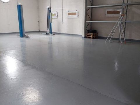   b�timent de 2012 en structure b�ton de 160 M2 Atelier - 3/4 pi�ce(s) - 160 m�