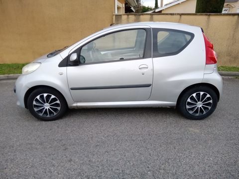 Peugeot 107 1.0e 12V 68ch 2-Tronic Trendy 2005 occasion Saint-&Eacute;tienne 42000