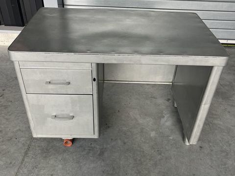 Bureau vintage fer ann�es 50 60 150 Caumont-sur-Durance (84)