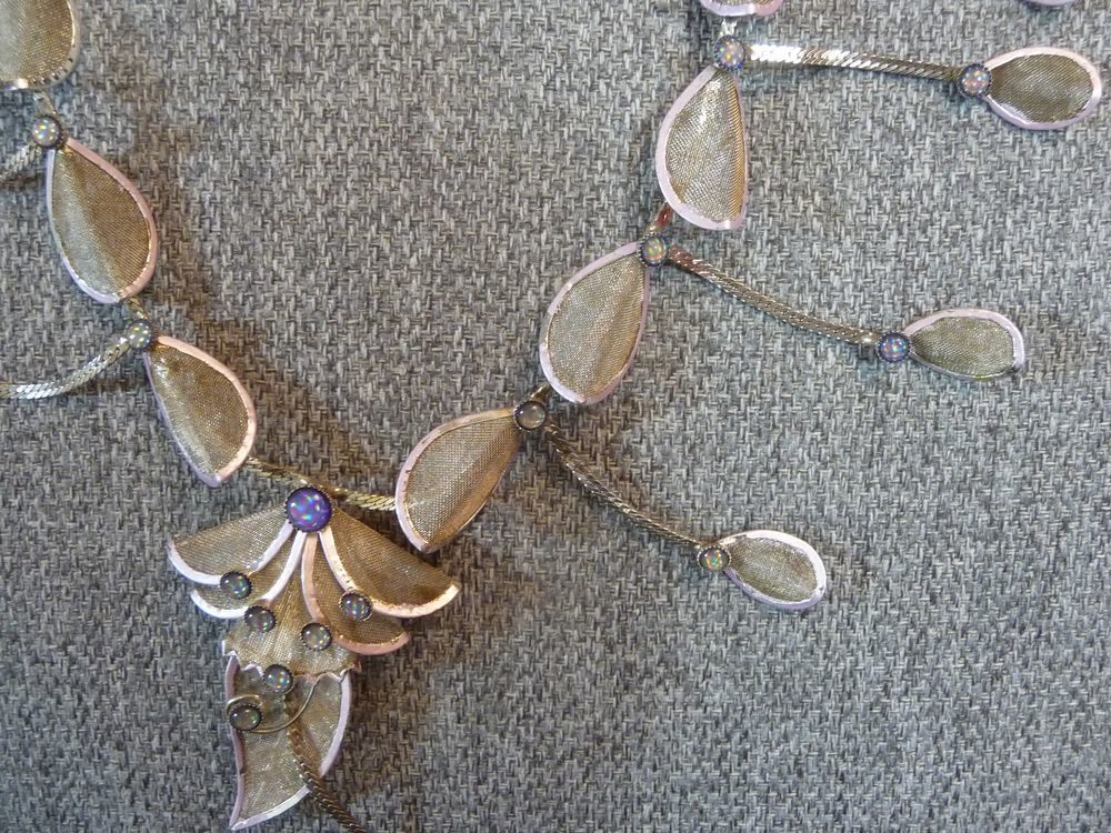 Collier Ajustable en M&eacute;tal Argent&eacute; Vieilli et ses Brindilles Bijoux et montres