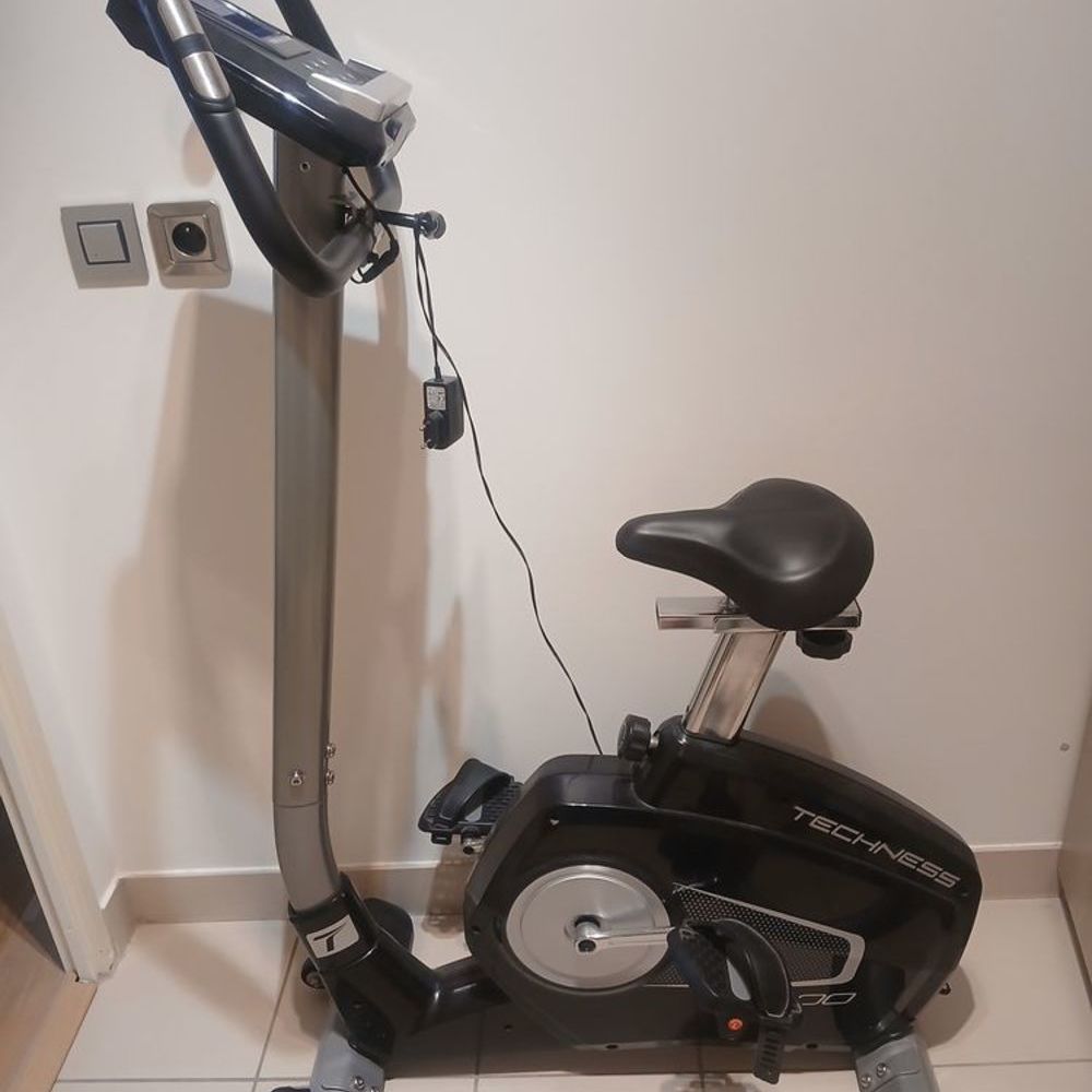 A VENDRE VELO D'APPARTEMENT TECNESS SB800
Tr&egrave;s peux servi Vélos