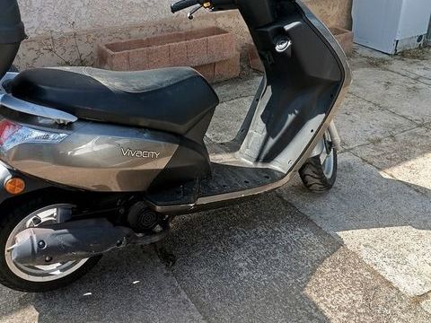 Scooter PEUGEOT 2013 occasion Sainte-Florine 43250