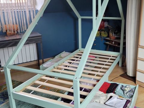 Lit cabane en bois (1p) + 2 tiroirs de rangement � roulettes 120 Caudebec Les Elbeuf (76)