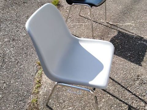 6 chaises coque grise en parfaite &eacute;tat couleur grise claire 23 69240 Bourg-de-thizy