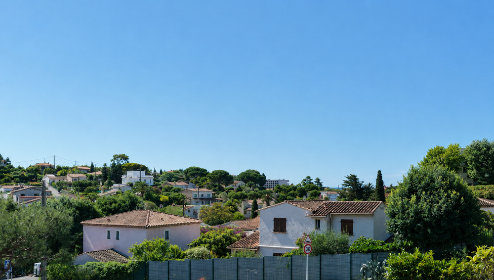   Antibes (06600)