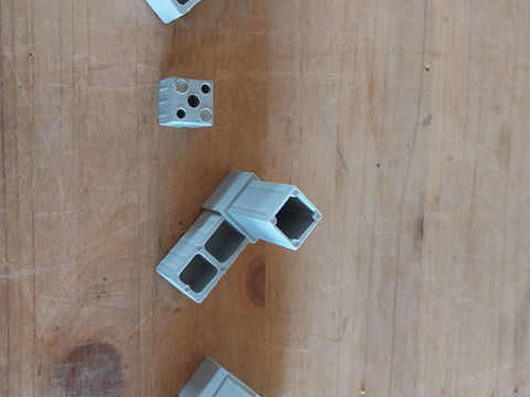 Embout pour barre alu 20x20x1.5 pour fabrication de panneau 1 85140 Chauch�