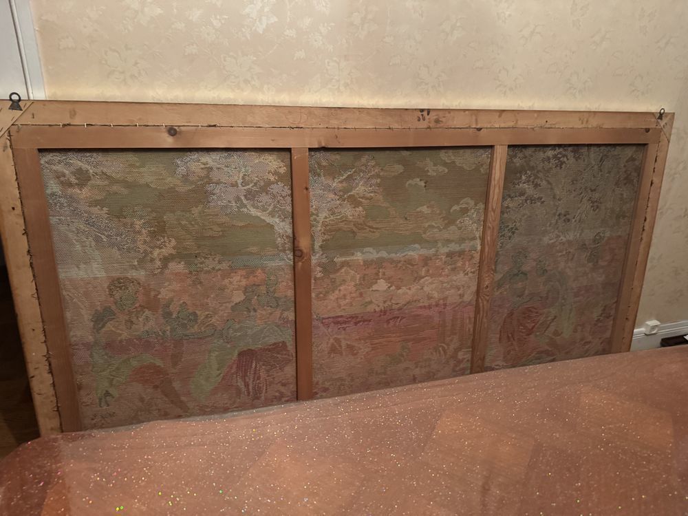 Tableau tapisserie 
Meubles