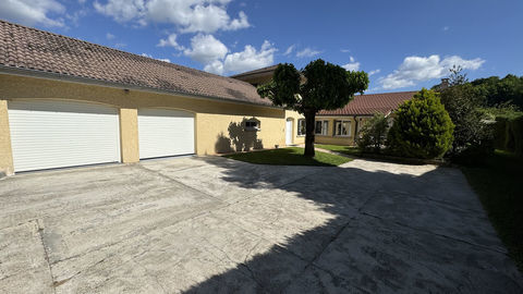   R�aumont Villa 7 pi�ces avec piscine Villa - 7 pi�ce(s) - 185 m�