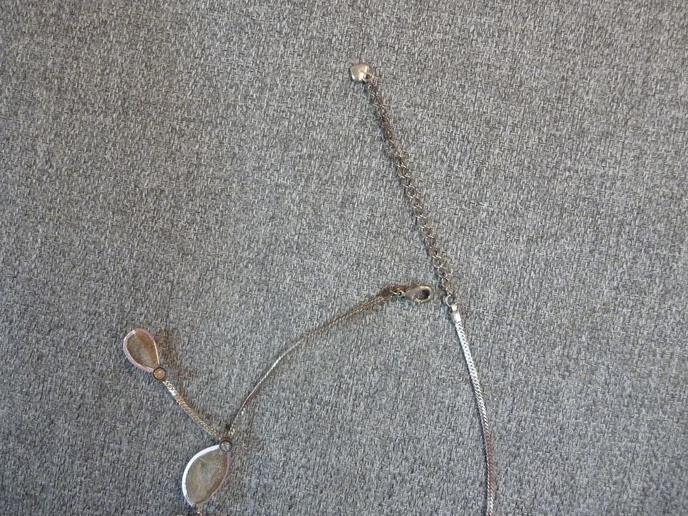 Collier Ajustable en M&eacute;tal Argent&eacute; Vieilli et ses Brindilles Bijoux et montres