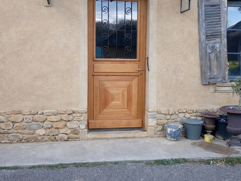 Porte d'entrée en bois massif 3800 Velanne (38)