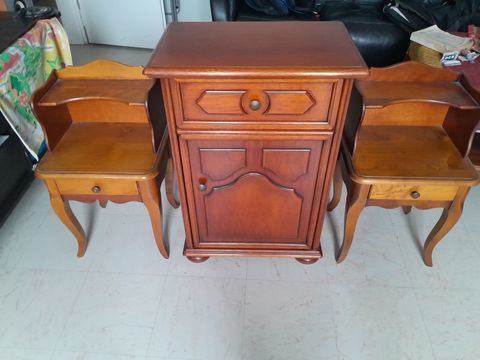 Tables de nuit et commode, fabrication française  en bois. Ivry-sur-Seine (94)