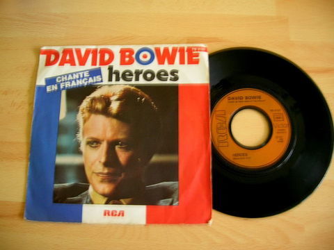 45 Tours DAVID BOWIE Heroes (En Fran�ais)
55 Nantes (44)