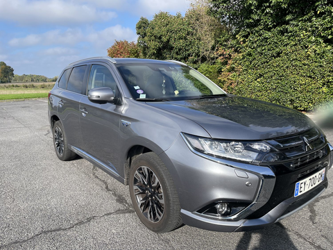 Mitsubishi Outlander 2.0I 200 PHEV Hybride rechargeable Essence Instyle 2018 occasion Guermantes 77600