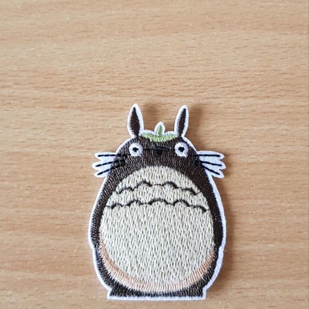 ecusson brod&eacute; patch mon voisin totoro 
7x5 cm thermocollant 