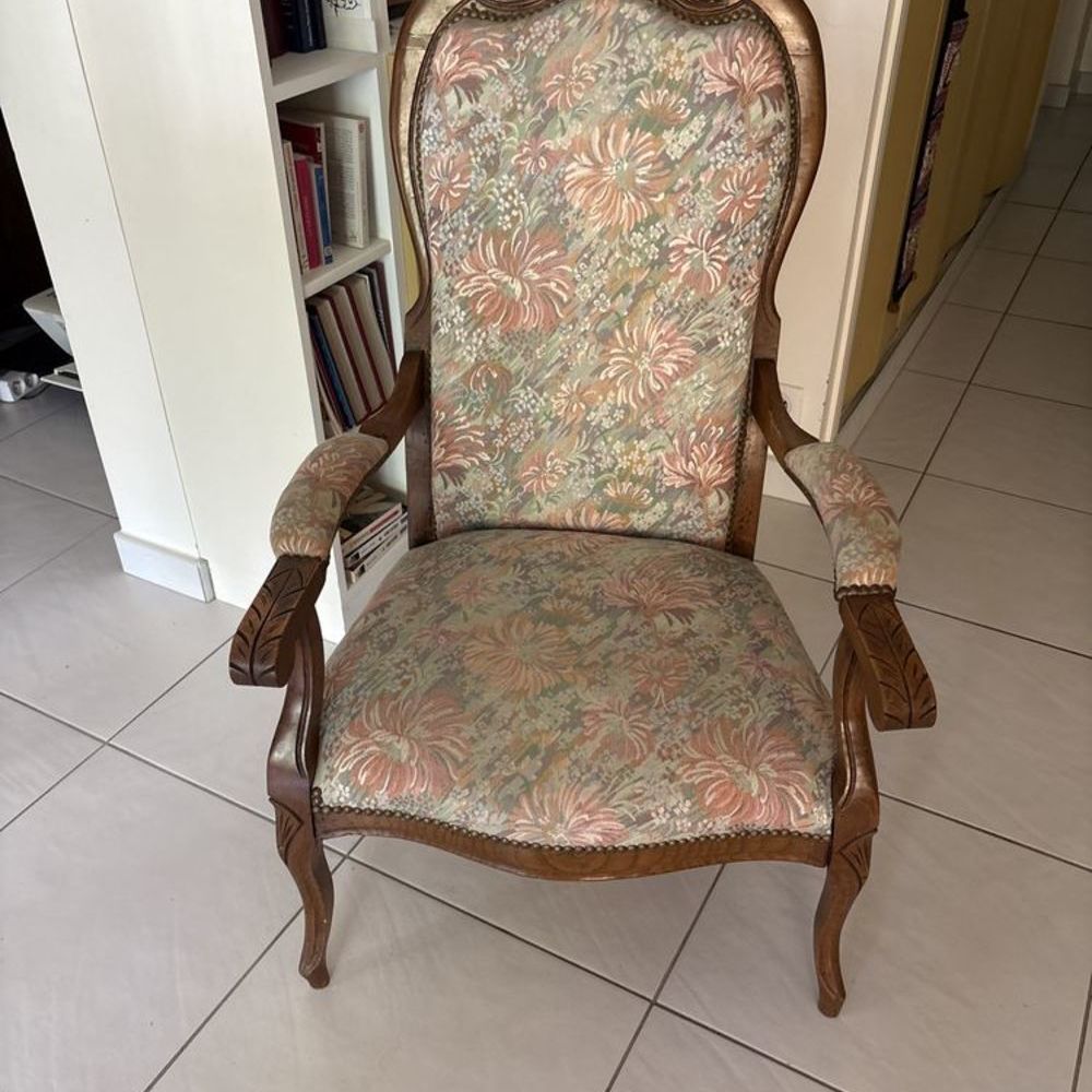 Fauteuil ancien , bois sculpt&eacute; tissu fleuri Meubles