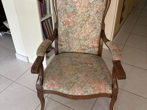 Fauteuil ancien , bois sculpté tissu fleuri 80 Tours (37)