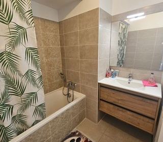  Appartement � vendre 4 pi�ces 77 m� La valentine