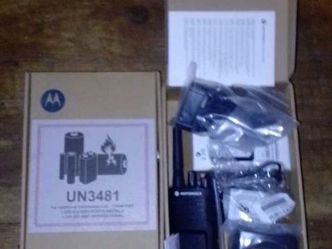 Talkie walkie MOTOROLA XT420. Neuf dans l'emballage avec tous les accessoires, dispo sur Lyon. 100 69100 Villeurbanne