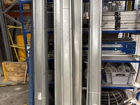 Lot de 57 couvercles chemins de c&acirc;bles 100 mm ? Neufs, acier 4 44810 H�ric