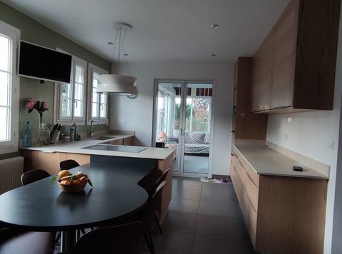   Maison 11 pi�ces de 310m�,piscine au sel et G�te ind�pendant Maison - 11 pi�ce(s) - 310 m�