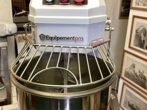 p&eacute;trin 10 litres tr&egrave;s peu servi 300 74910 Seyssel