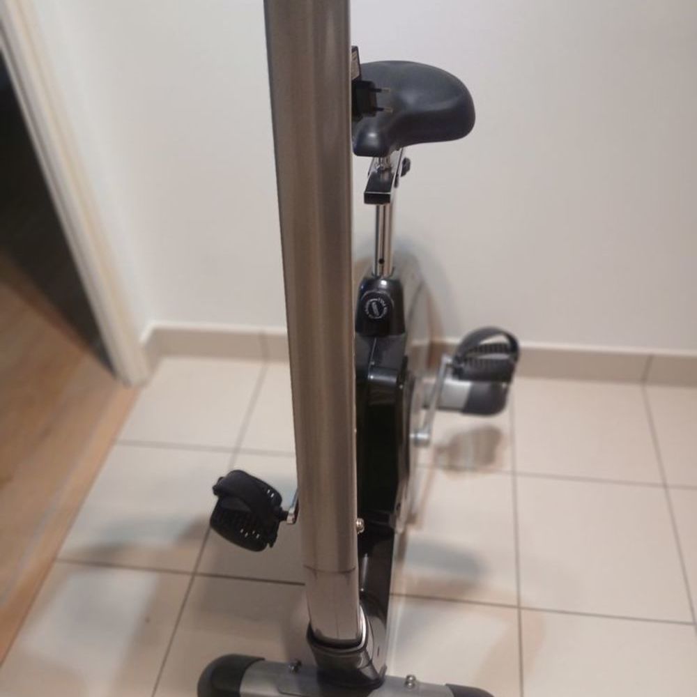 A VENDRE VELO D'APPARTEMENT TECNESS SB800
Tr&egrave;s peux servi Vélos