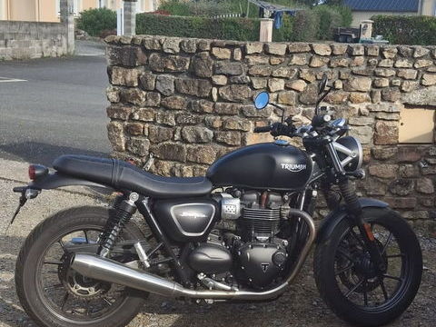 Moto TRIUMPH 2016 occasion Parennes 72140
